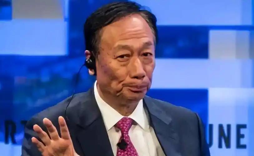 近日，郭台铭在接受媒体采访时提出：“没有大国支持的政权注定会沦为他国的殖民地，比