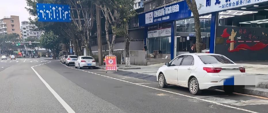 南充停车扎胎的最新后续来了。停业学习三天,扎胎的汽修店把门头的“退役军人”字样去