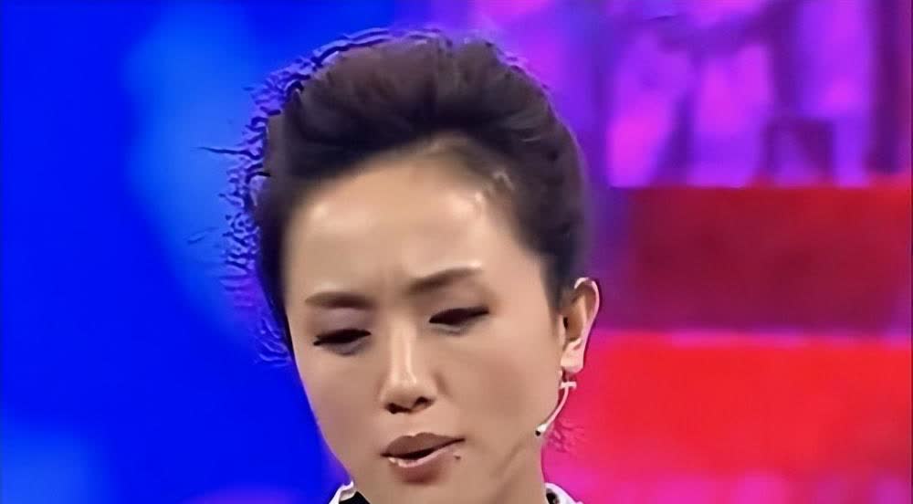 1999年，朱媛媛和张国立拍戏，她老主动靠近张国立。张国立很喜欢这个小姑娘。不料