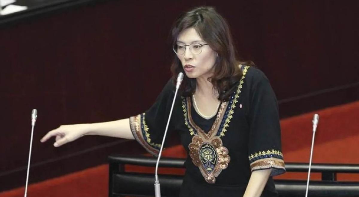 郑丽文正式亮出底牌，杨琼璎回应亮了，张亚批评“台美党”，不简单。国民党的内斗大戏