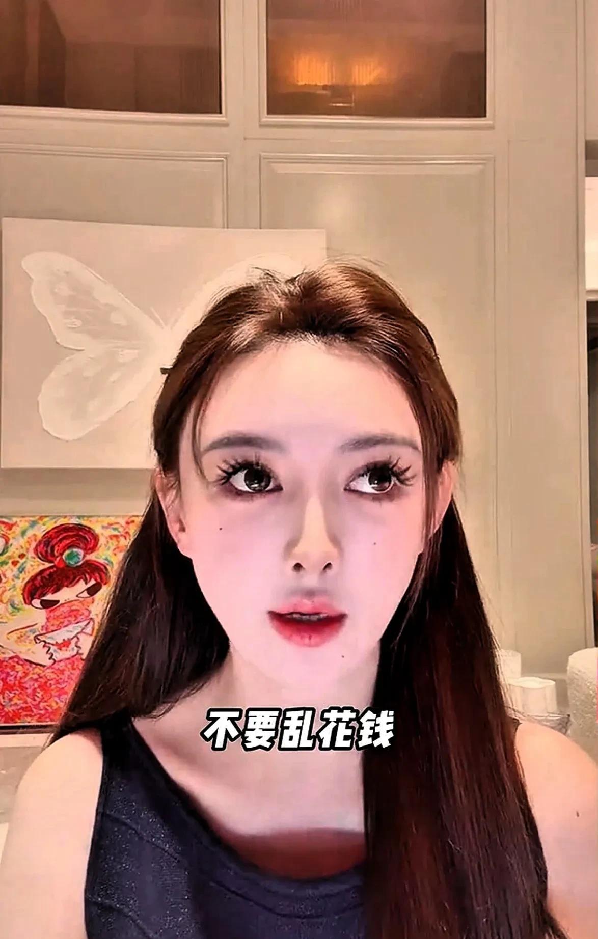 叶珂直播时劝女生别花太多钱做医美，称基础项目就够，还教大家“薅羊毛”，直言有些针