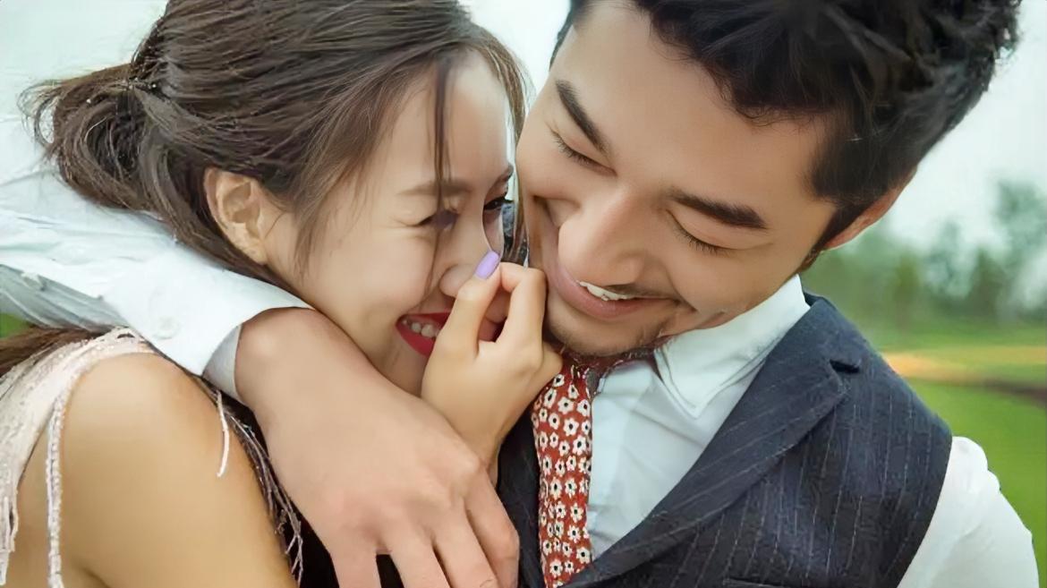 二婚夫妻的深夜高铁浪漫：40岁夫妻为10小时相聚奔波4小时，他们凭什么比头婚更甜？#婚姻真相#
