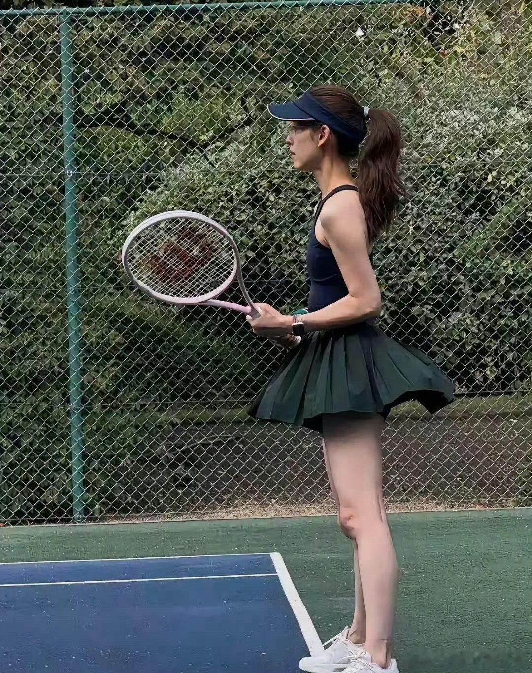 不得不说，章泽天线下看也太美太真实了。