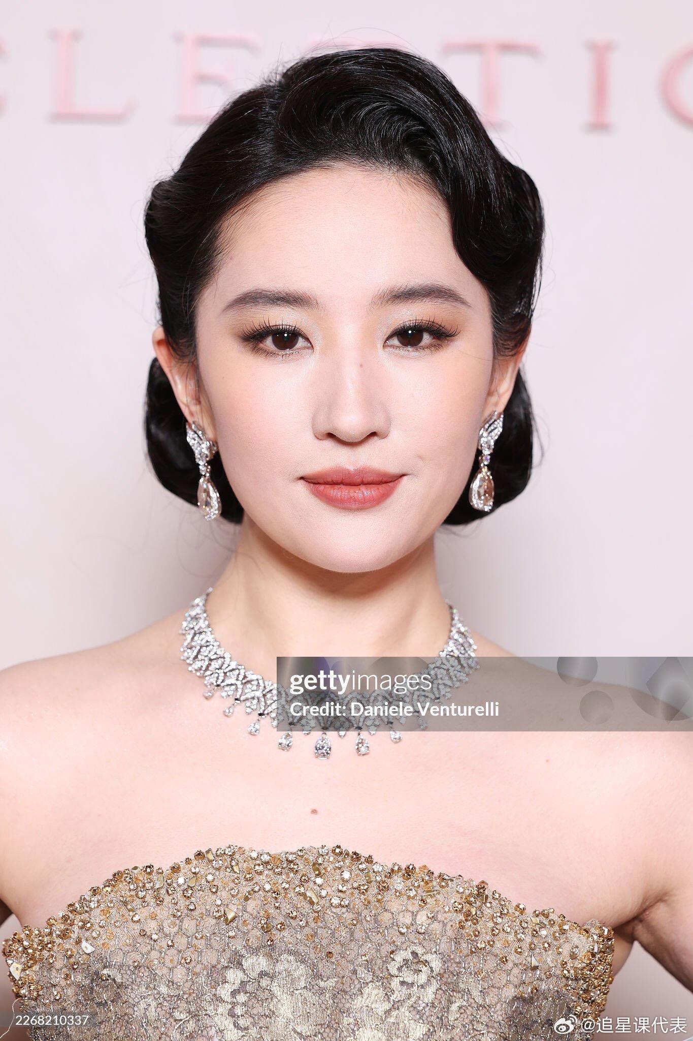 刘亦菲金智媛内场生图刘亦菲金智媛宝格丽活动内场生图来了，一个东方古典美人，一个温