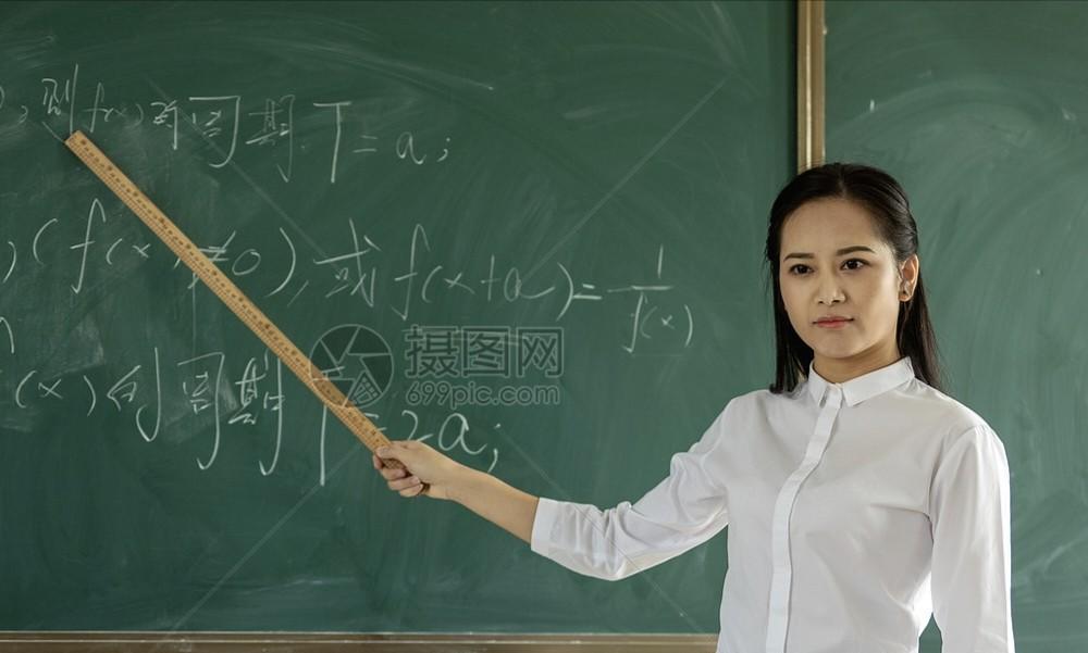 广西“全国首例教师主动起诉家长”的案子，马上就要宣判了！原告是个刚入职才一年