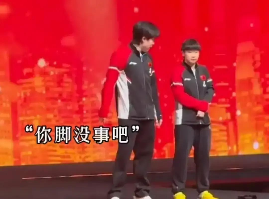 你看的不是混双比赛，是暴露弱点的顶级艺术。王楚钦第四次冲过来蹲下：“脚踝转一