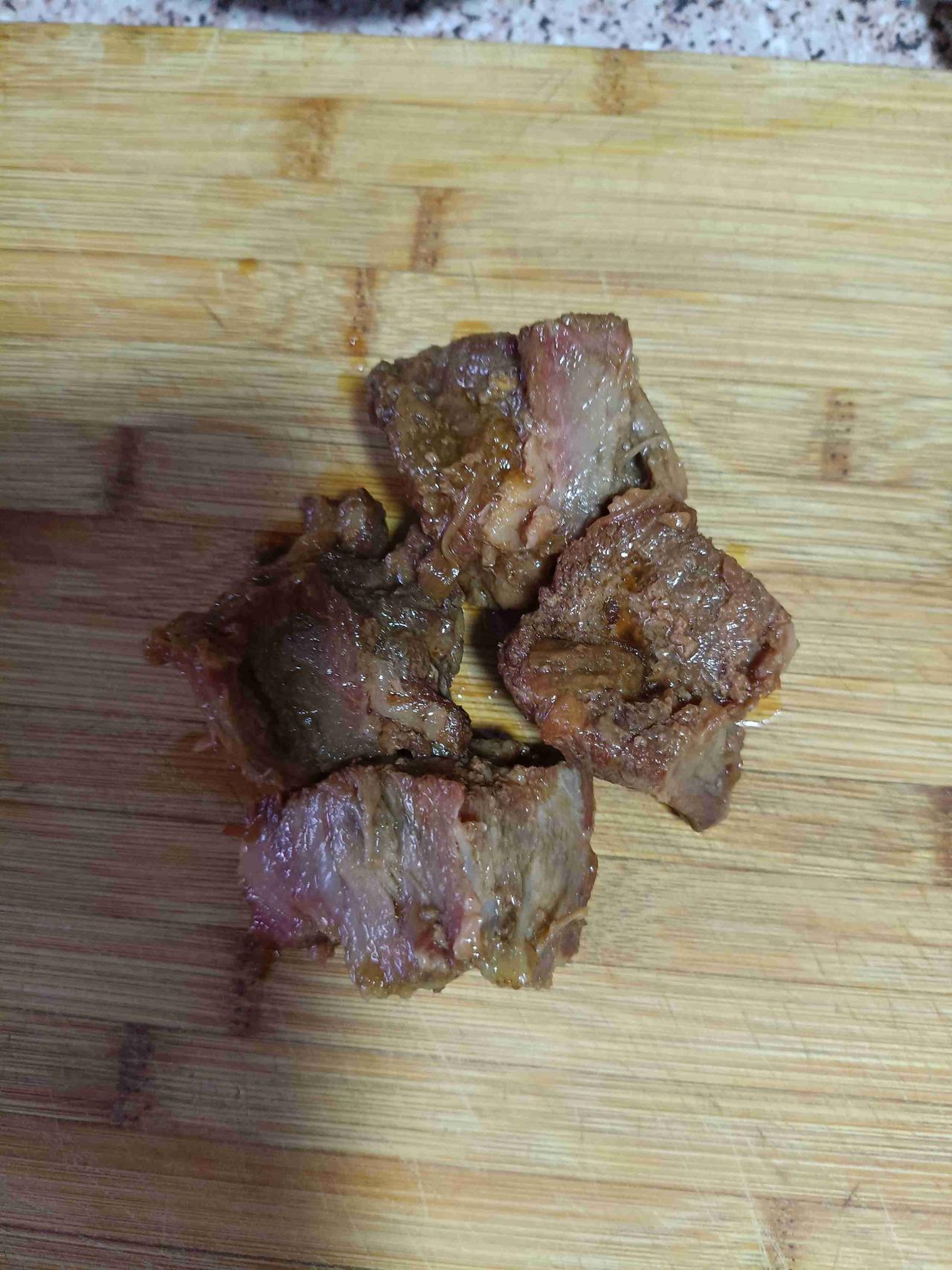 昨天下午在儿子家琢磨着做什么饭，做多了剩下第二天孩子们根本不吃。看着