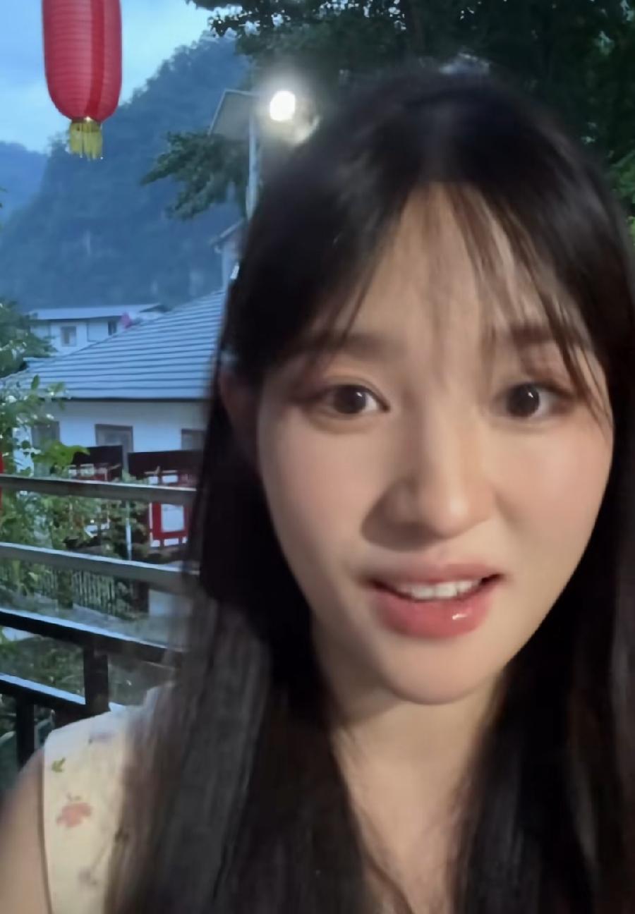 网红阿梓，自爆怀孕了，18周（4个多月）了，第一次做妈妈很激动，未婚先孕，很好奇