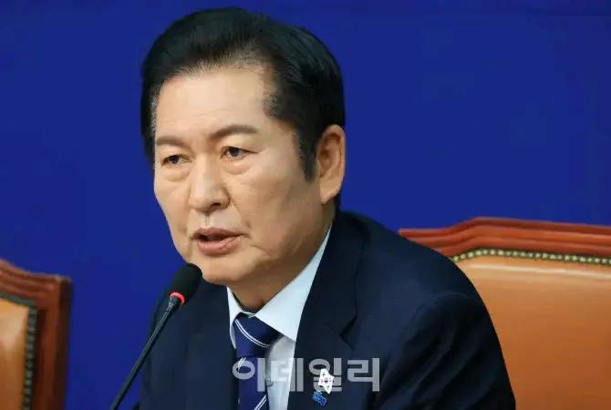 韩国执政党共同民主党党首郑清来危险了，虽然在地方选举中大获全胜，但最重要的首尔却