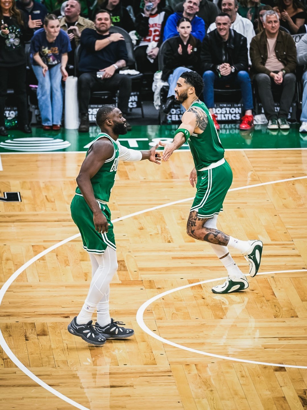 谈及杰伦的表现时，塔图姆表示：“这个赛季，他终于有机会在关键时刻掌控比赛。在比赛