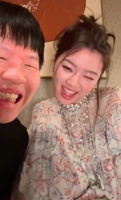 这俩人的直播真的是看的人极度不适。单依纯和常石磊关系非常不错，不仅经常合作，