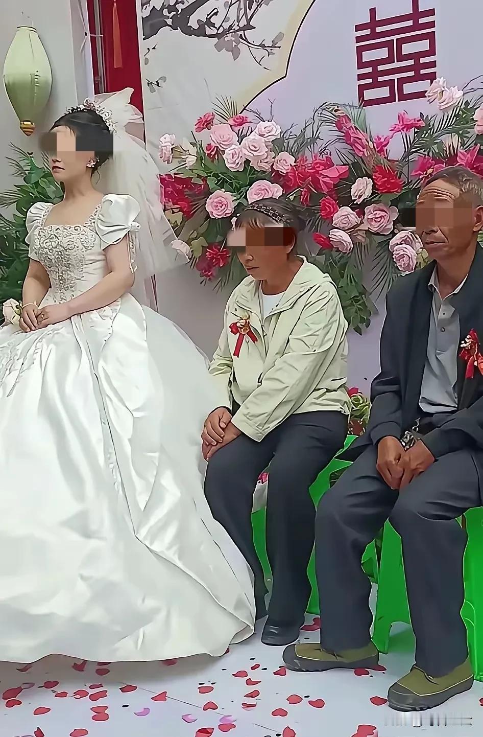这婚，真的非结不可吗？看着都让人憋屈！父母掏空一辈子积蓄，还欠下30万彩礼的外债