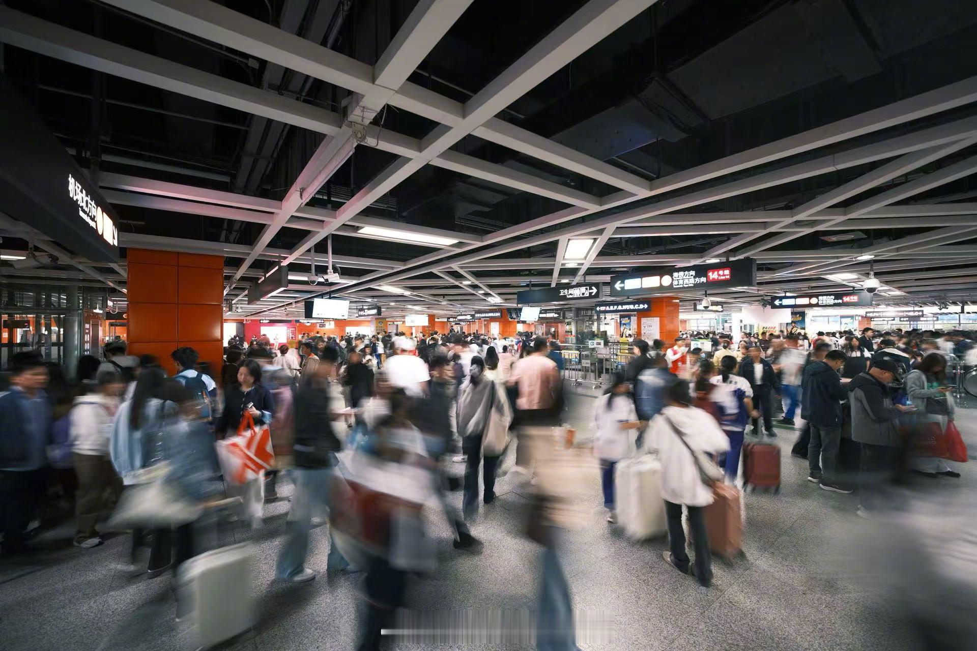 【 2025广州最忙站点TOP3：🥇体育西路 日均40.63万人次...