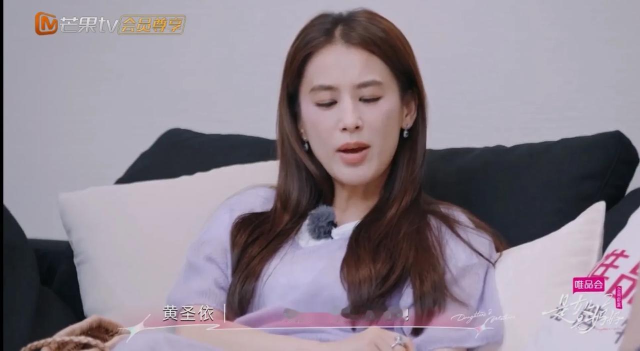 黄圣依给儿子，妈妈买了一堆衣服，他们一件都不喜欢，全部退掉。黄圣依觉得他