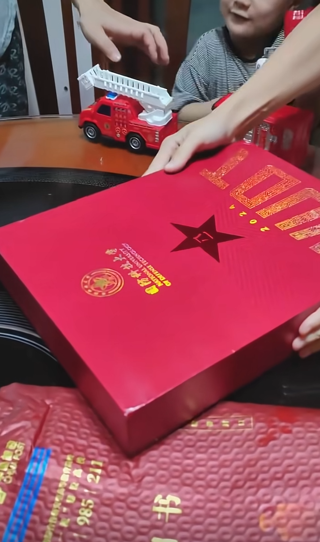 当你村里出了个这样的大学生会怎么样？