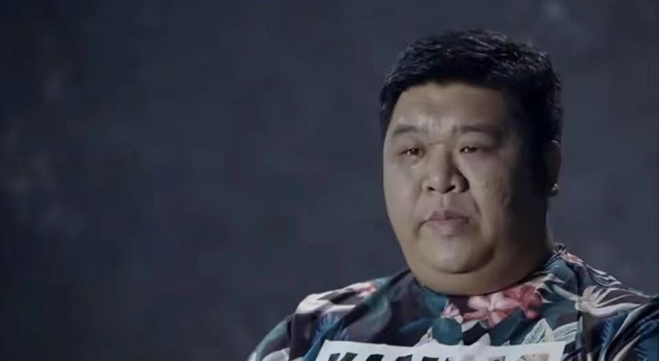 “一夜暴富先休妻。”2011年，北京一男子因房子拆迁获得一笔千万拆迁款，暴富之后
