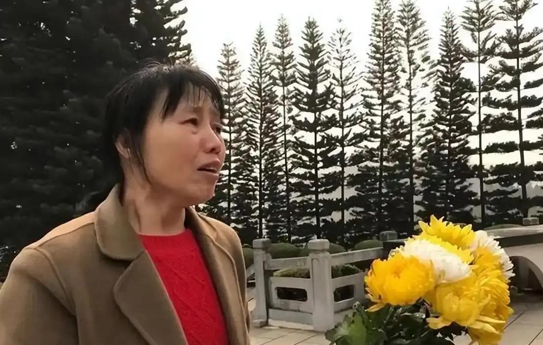 1984年，一战士壮烈牺牲，其新婚20天妻子拒绝改嫁，坚持生下遗腹子，35年后，