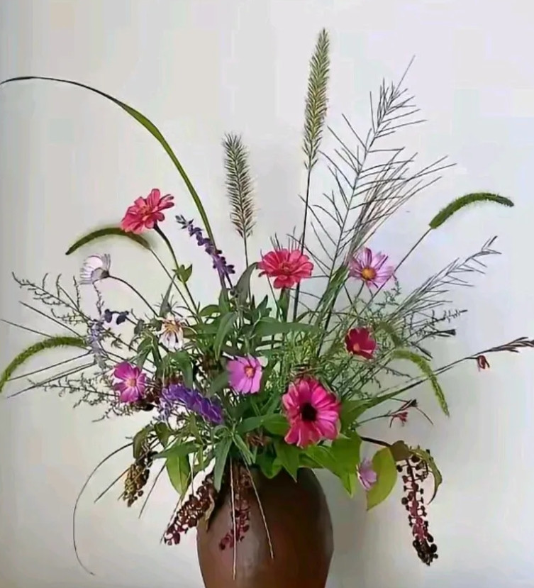 我是54年的，今年72虚岁。我现在的生活可以说是无忧无虑。一点儿都没感觉到自