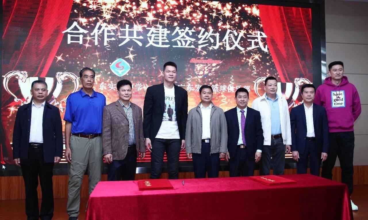 广东男篮在休赛期，老总将会有大投入。总经理朱芳雨能够有大动作，杜峰也有机会引入自