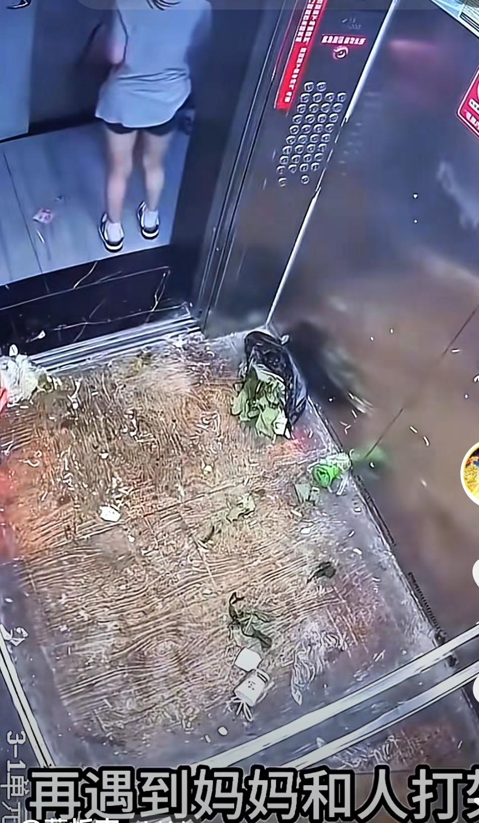 看了湖北仙桃网红六六电梯打架视频，其实她儿子是知廉耻的。我来分析一下。小男孩