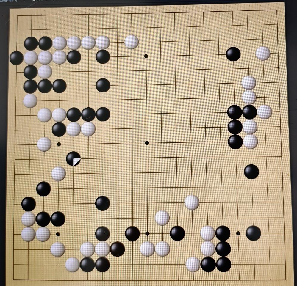 LG杯决赛第一盘王星昊～申旻埈我们的王星昊执白棋；申旻埈执黑棋，
