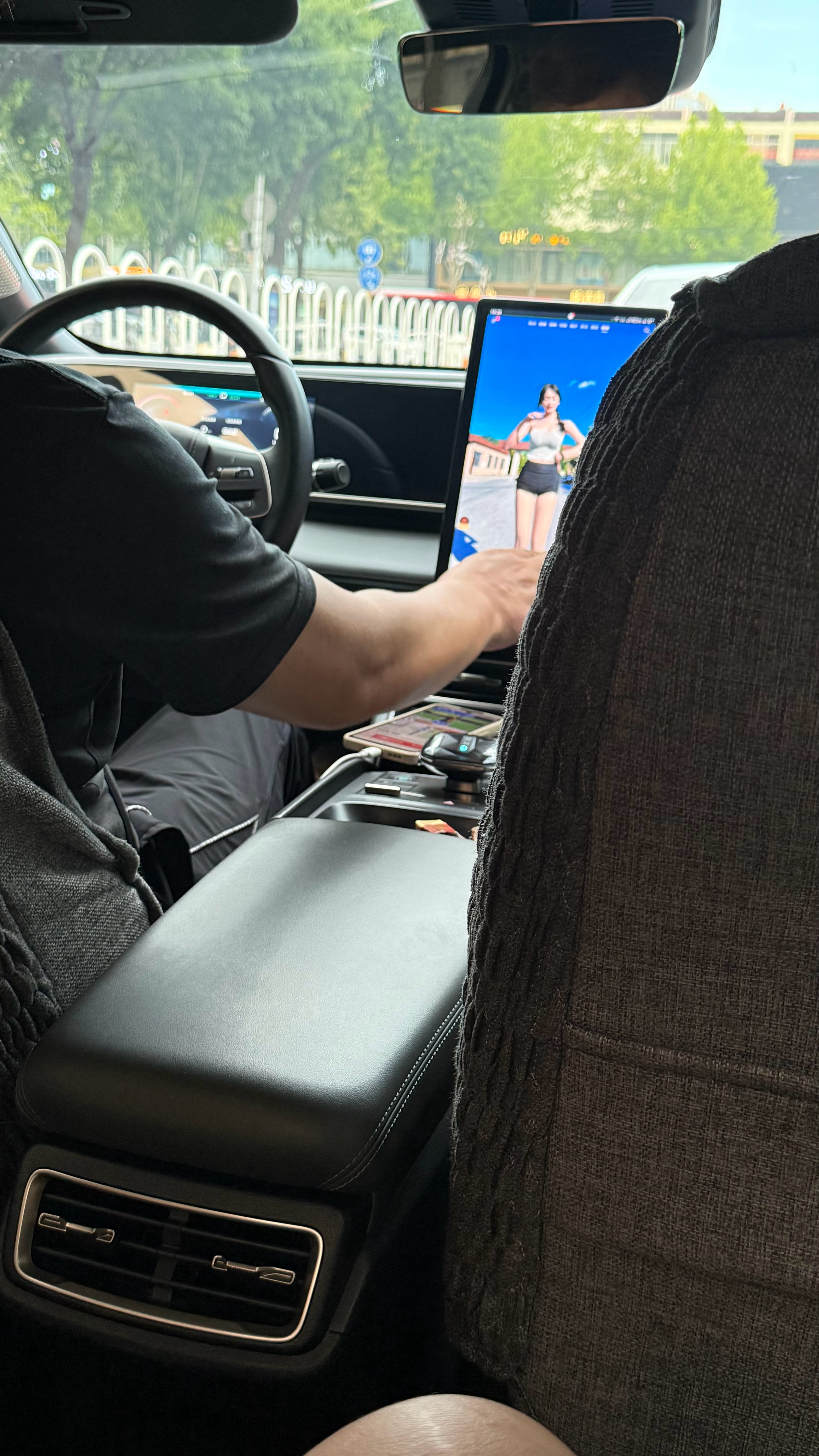 大哥好好开车