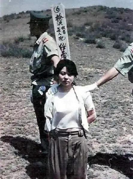 1993年，河南一年轻女子，因故意杀人罪被判处死刑。谁知，枪声响起前，女子突然张