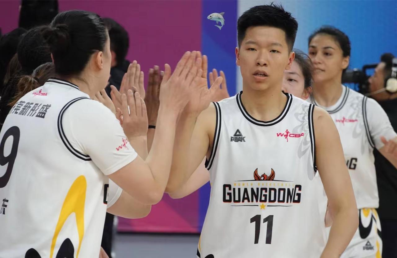 卫冕冠军东莞女篮为何会被淘汰？我觉得主要是两个原因👇一个是俱乐部自身管