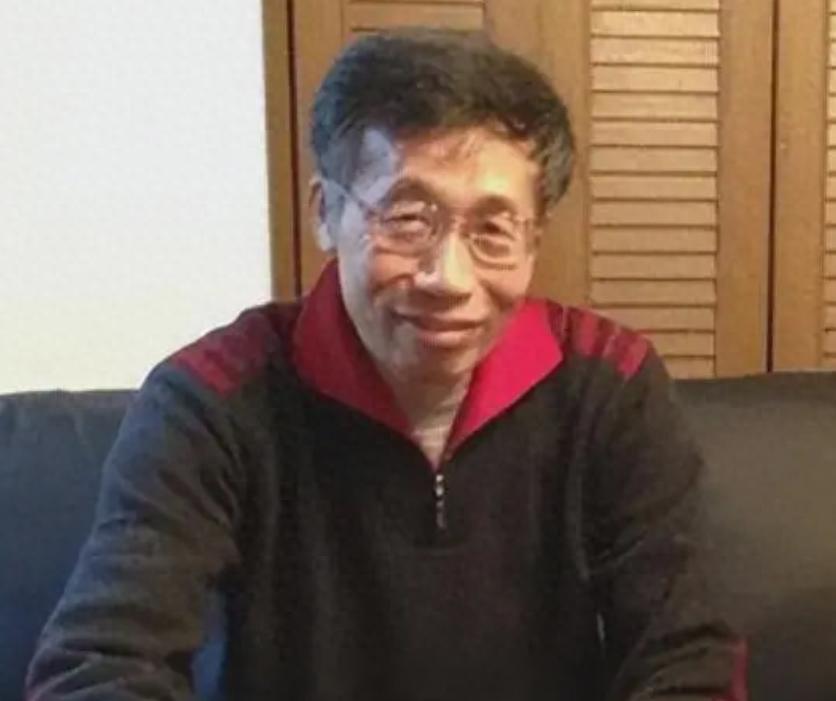 2019年的长春机场，一个特殊的“归国学者”刚下飞机，就结束了他的“旅程”。他此