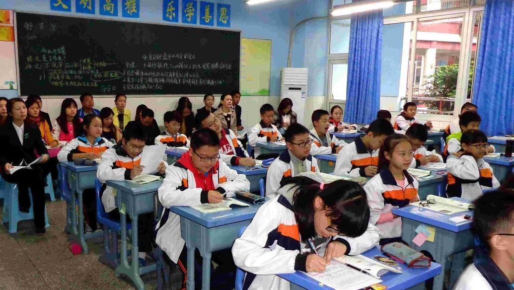 资深班主任总结出来的，关于初中的几个潜规则，没想到挺准的。1、孩子有没有天赋，