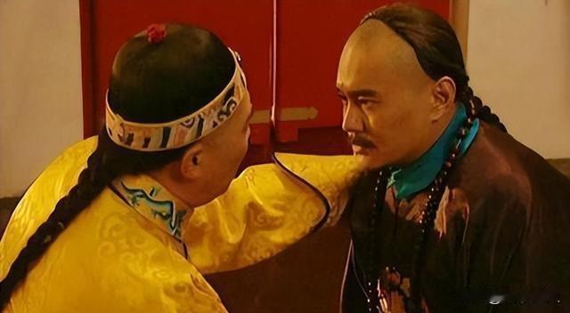雍正四年（1726年），雍正帝下令让怡亲王胤祥为其挑选陵址。次年，他又派遣总
