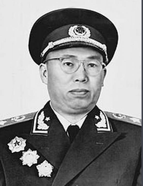 1955年，罗荣桓竟然对军衔提出意见，毛主席知道后是如何解决的？55年授衔时，罗