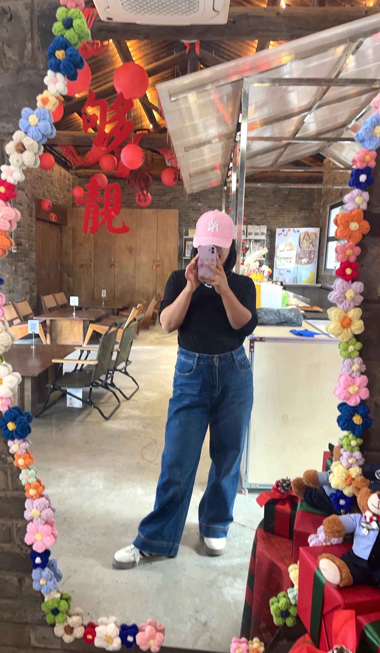 2024年全国再婚人数跌破304万，比前年少了近40万。[[8]]身边三个离