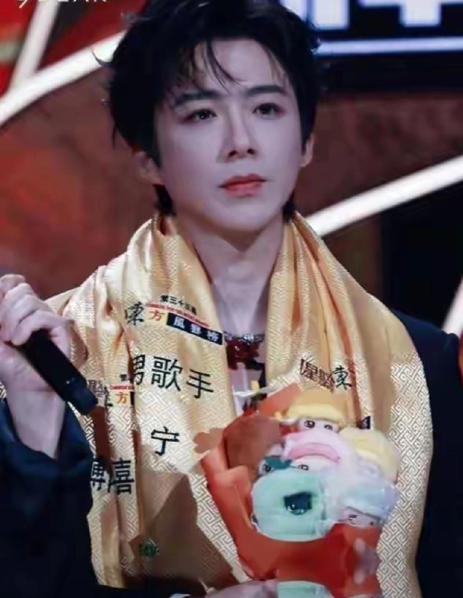 热搜彻底压不住！36岁刘宇宁官宣重磅喜讯，秦海璐当年评价终于应验东