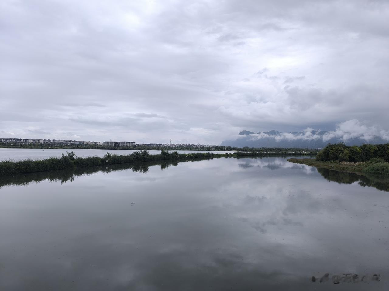 我看谁还敢说昆明一年四季如春的，这几天在昆明的朋友是不是被冻的瑟瑟发抖了？这几