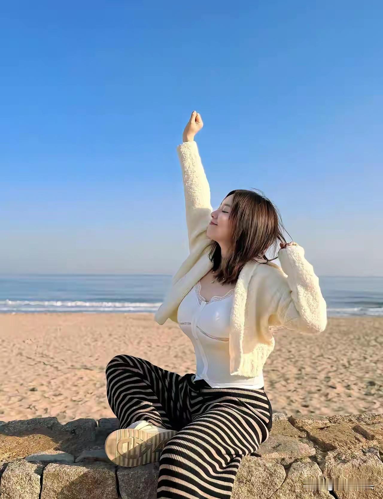 海边自由时光，微风拂面，心情舒畅