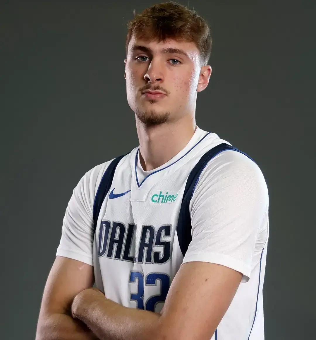 他几乎追不上了。还剩20场，差474分。新秀CooperFlagg