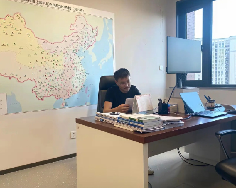 有没有体制内的朋友？像这个办公室的布局，一般的都是什么级别的职务？