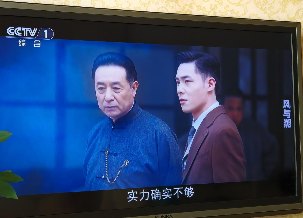 何贤打开那台双开门冰箱时，历史的滤镜碎了。60年代的广州，出现了90年代的电器。