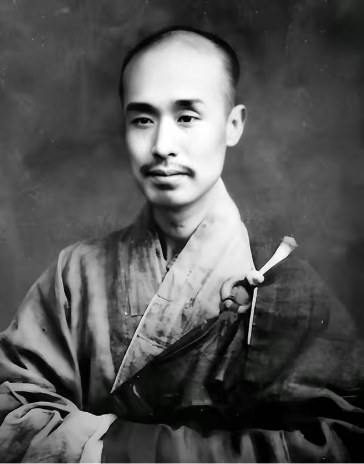 身价达12000金的晚清名妓杨翠喜突然轻声问李叔同：“你怎么从来不碰我？我虽只是
