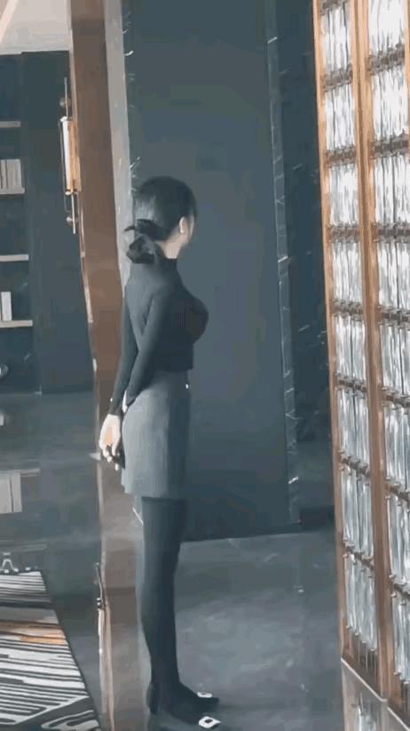 老板马上就来了，我该去准备了。