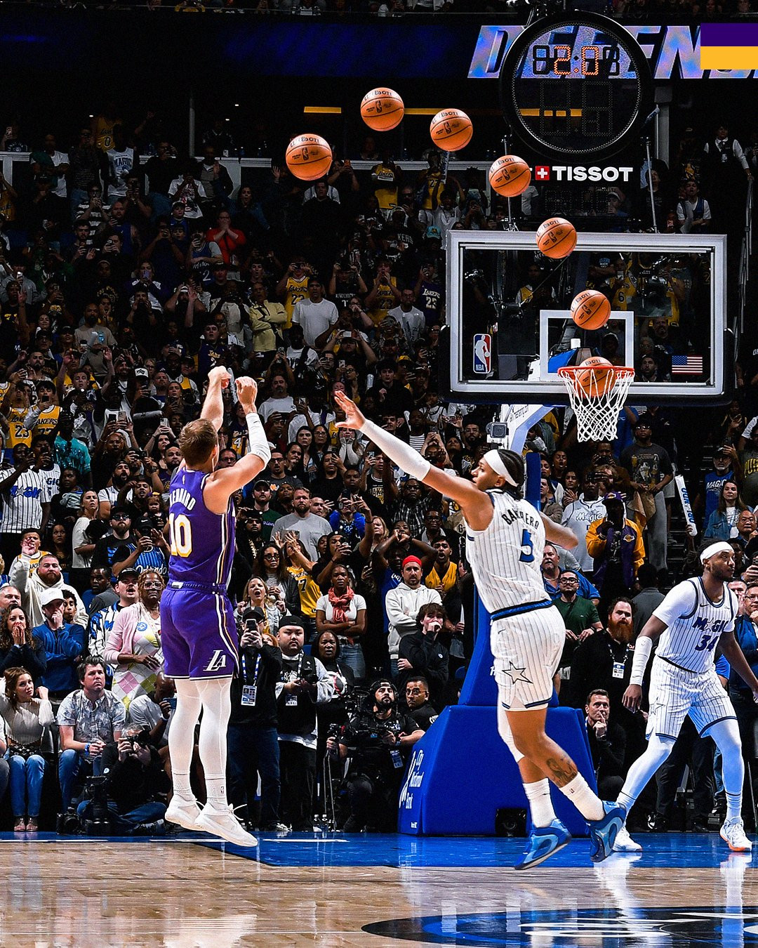 九连胜。湖人战胜魔术肯纳德三分绝杀洛杉矶湖人