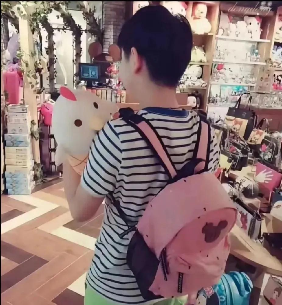 考古到莎莎小时候的可爱瞬间啦#孙颖莎##童年可爱瞬间##考古快乐#
