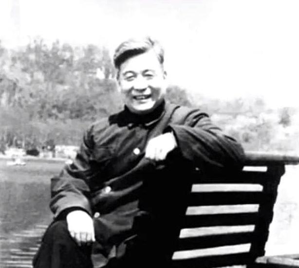 中央军委决定公开邓稼先的身份，许多亲友问许鹿希：他还活着吗？说起邓稼先，相信很多