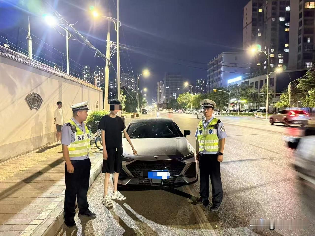 宝鸡交警严查“炸街车”全力守护城市安宁机动车噪音污染已成为