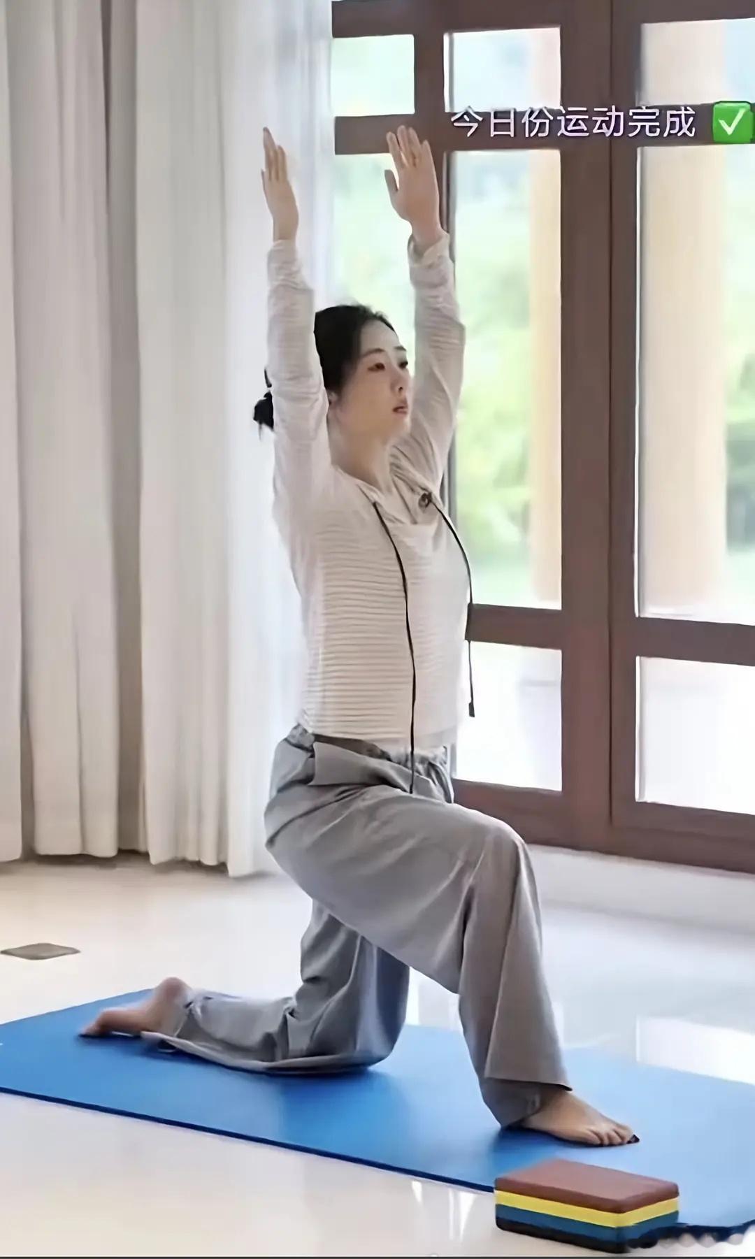 都说杨紫这像在做孕妇操[捂脸哭]想立一把自律人设的🍆真是没招了​​​