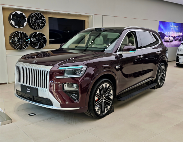 在问界M9所向无敌的时候，万万没想到极氪8X杀了出来，极氪的产品经理挺强的呀。