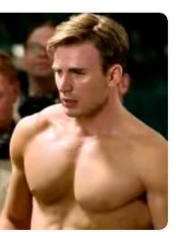 饰演《美国队长》的克里斯·埃文斯的颜值和身材，那简直是逆天的存在，走在人群里超级