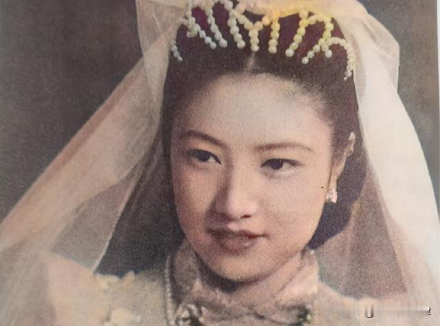 上海滩第一美人的起落：昔日床单日换的洁癖贵妇，晚年东京街头炸油条1950年