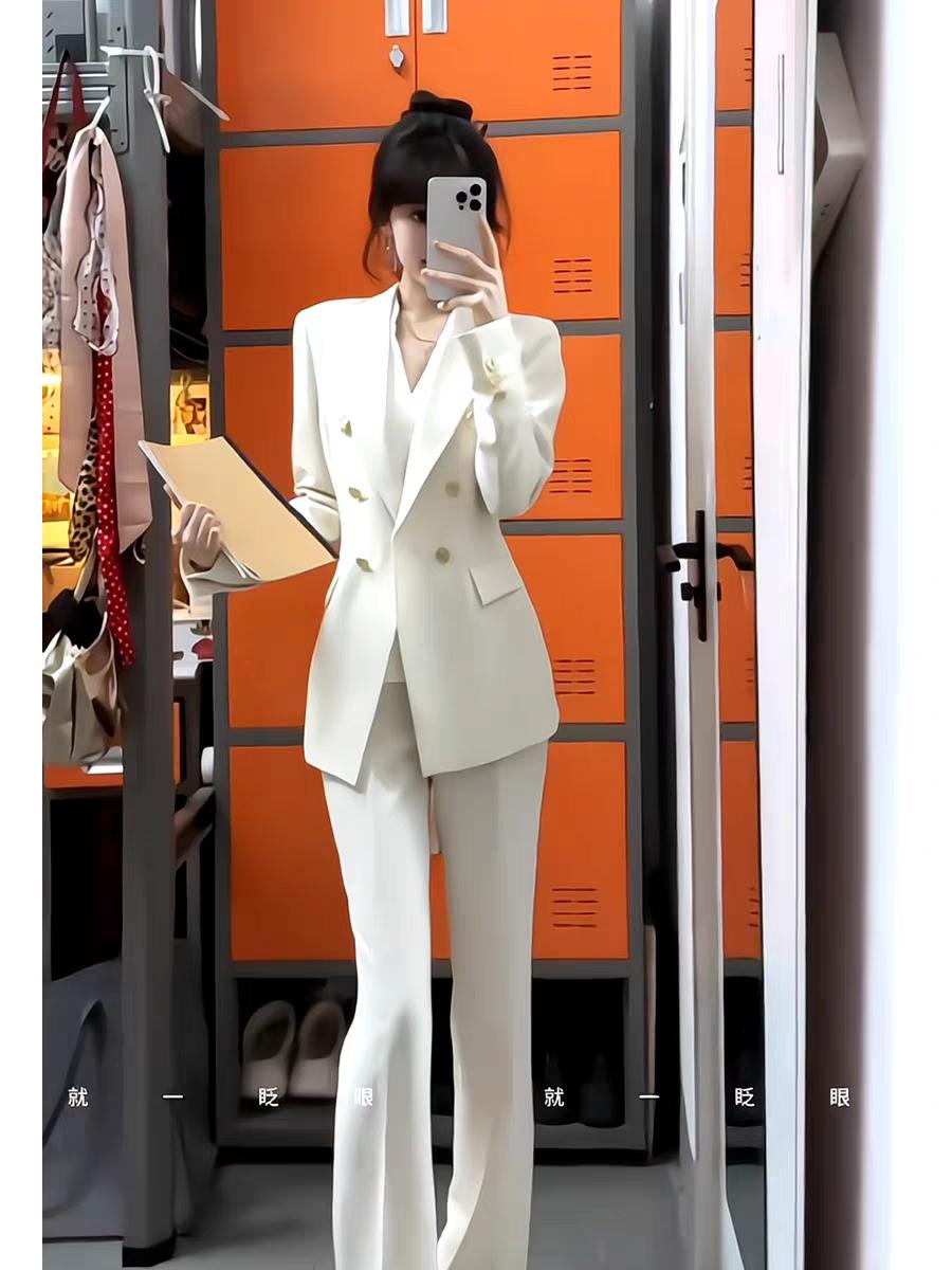 职场怎么穿简约高级?女生怎么穿搭会看上去很优雅简约版修身职业套装